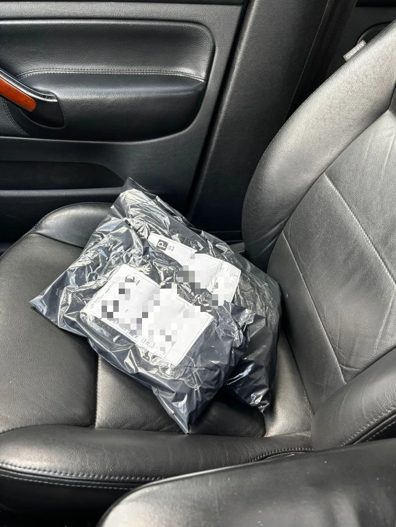 Paquetes de insumos y decants listos para despacho por Correo Argentino y moto