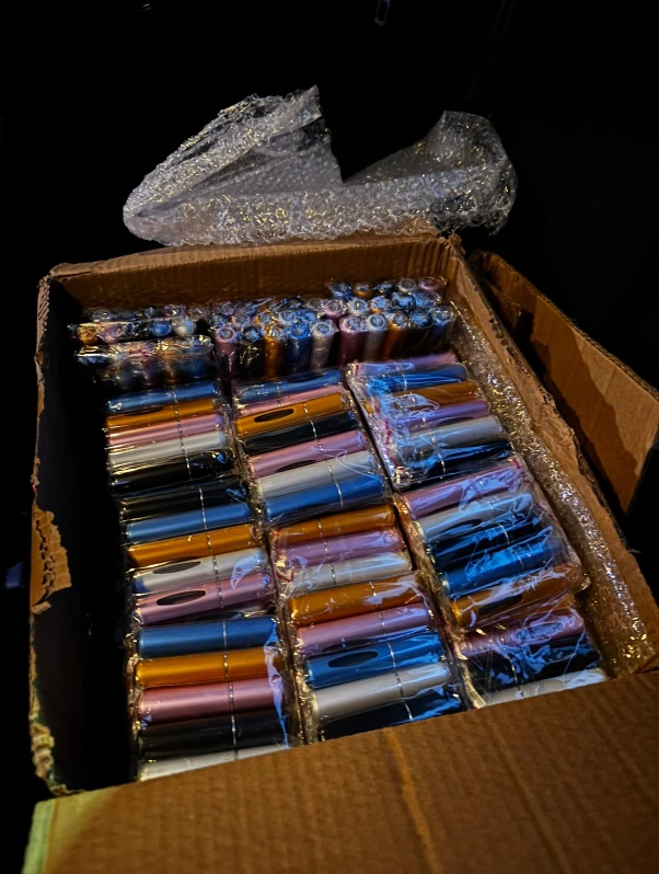 Stock mayorista de perfumeros de vidrio para decants en caja